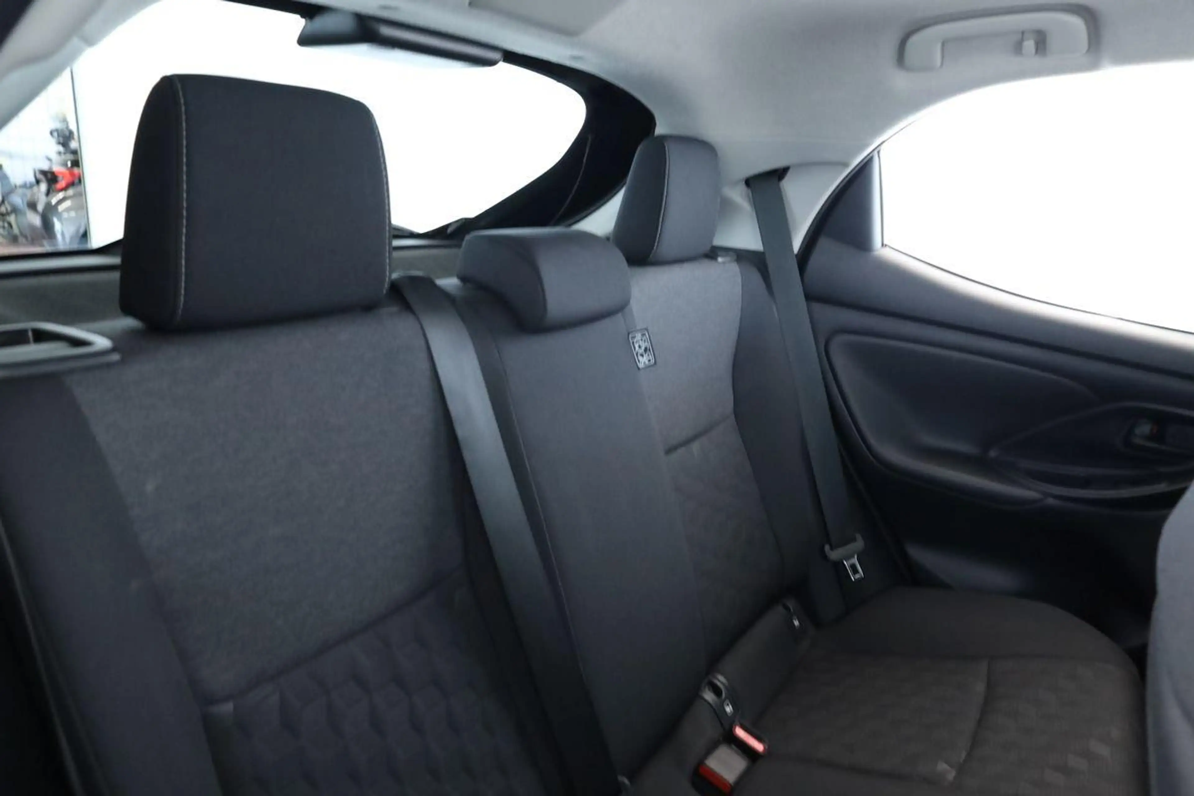 Toyota Yaris Hybrid 116 Teamplayer LED App SHZ Key Kam — photo 13