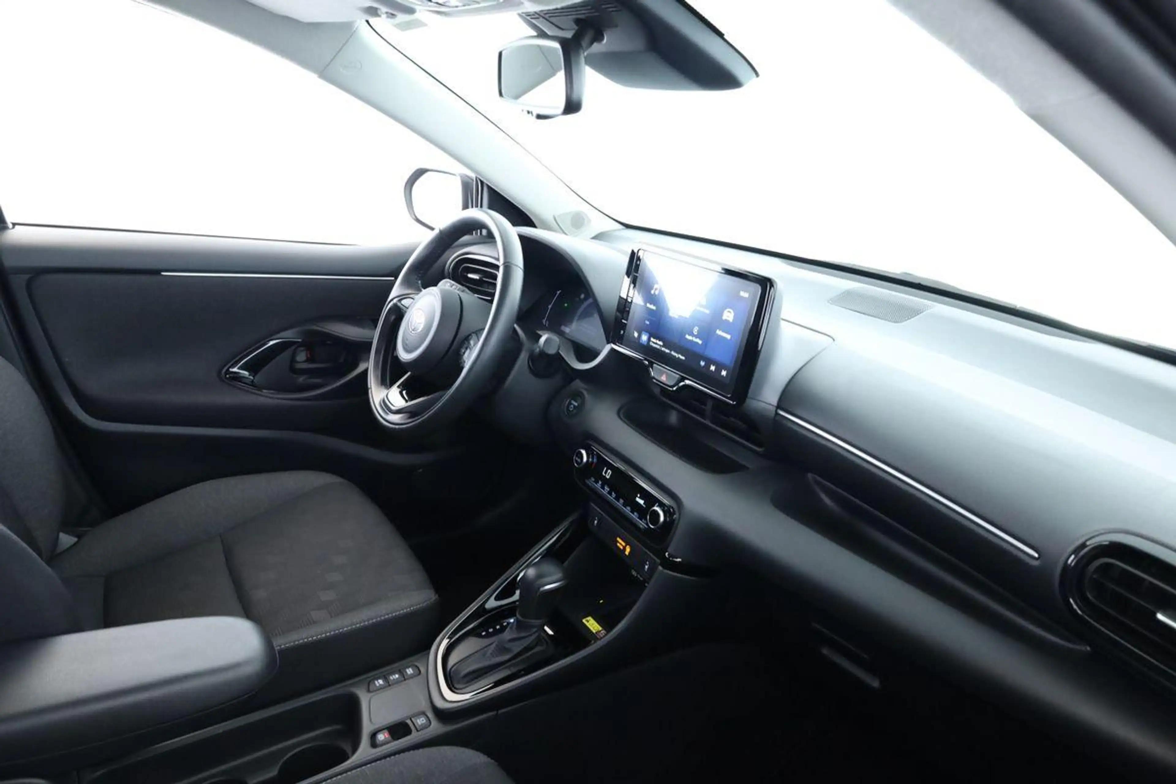 Toyota Yaris Hybrid 116 Teamplayer LED App SHZ Key Kam — photo 12