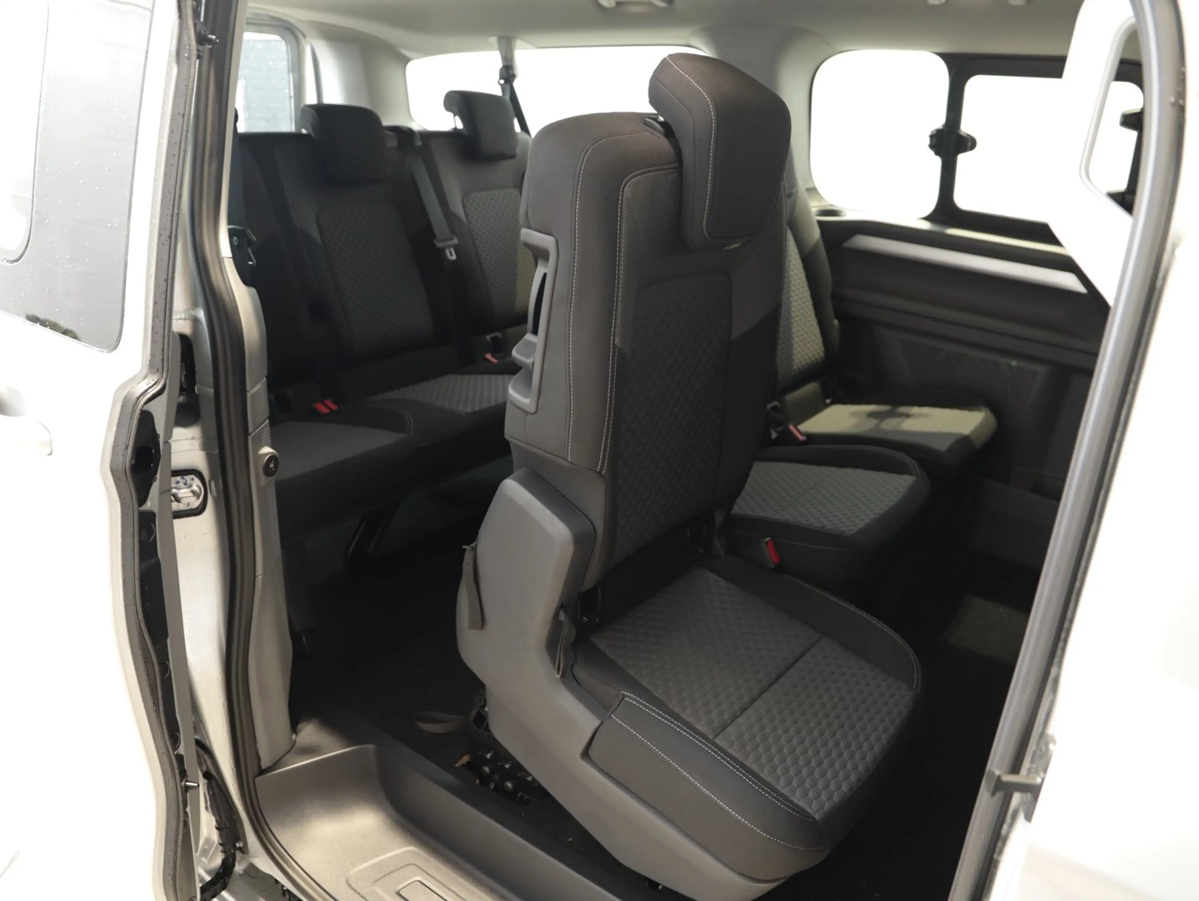 Volkswagen T7 Caravelle VW T7 Caravelle Life LR TDI 4MOTION — photo 10