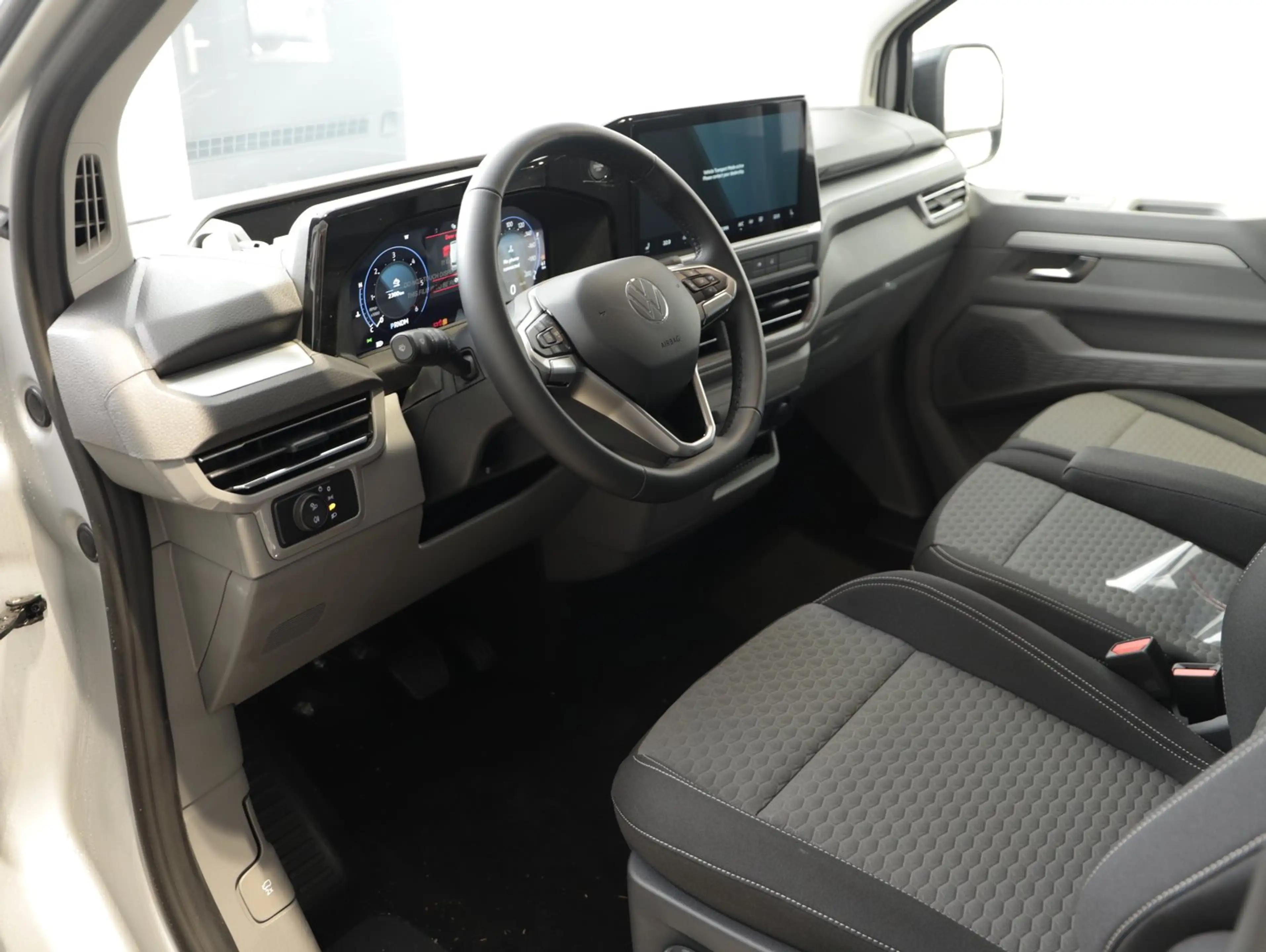 Volkswagen T7 Caravelle VW T7 Caravelle Life LR TDI 4MOTION — photo 6