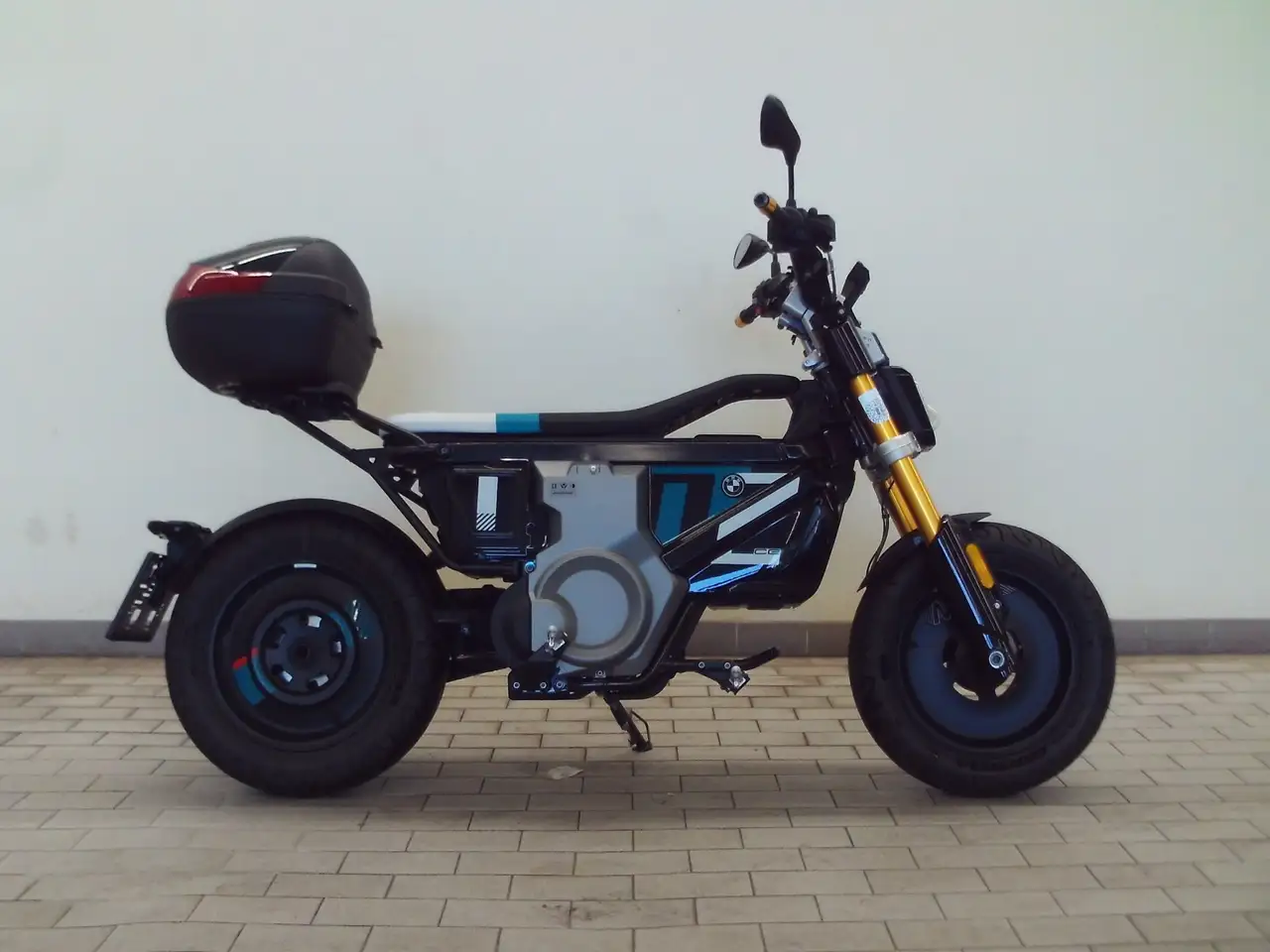 BMW CE 02
