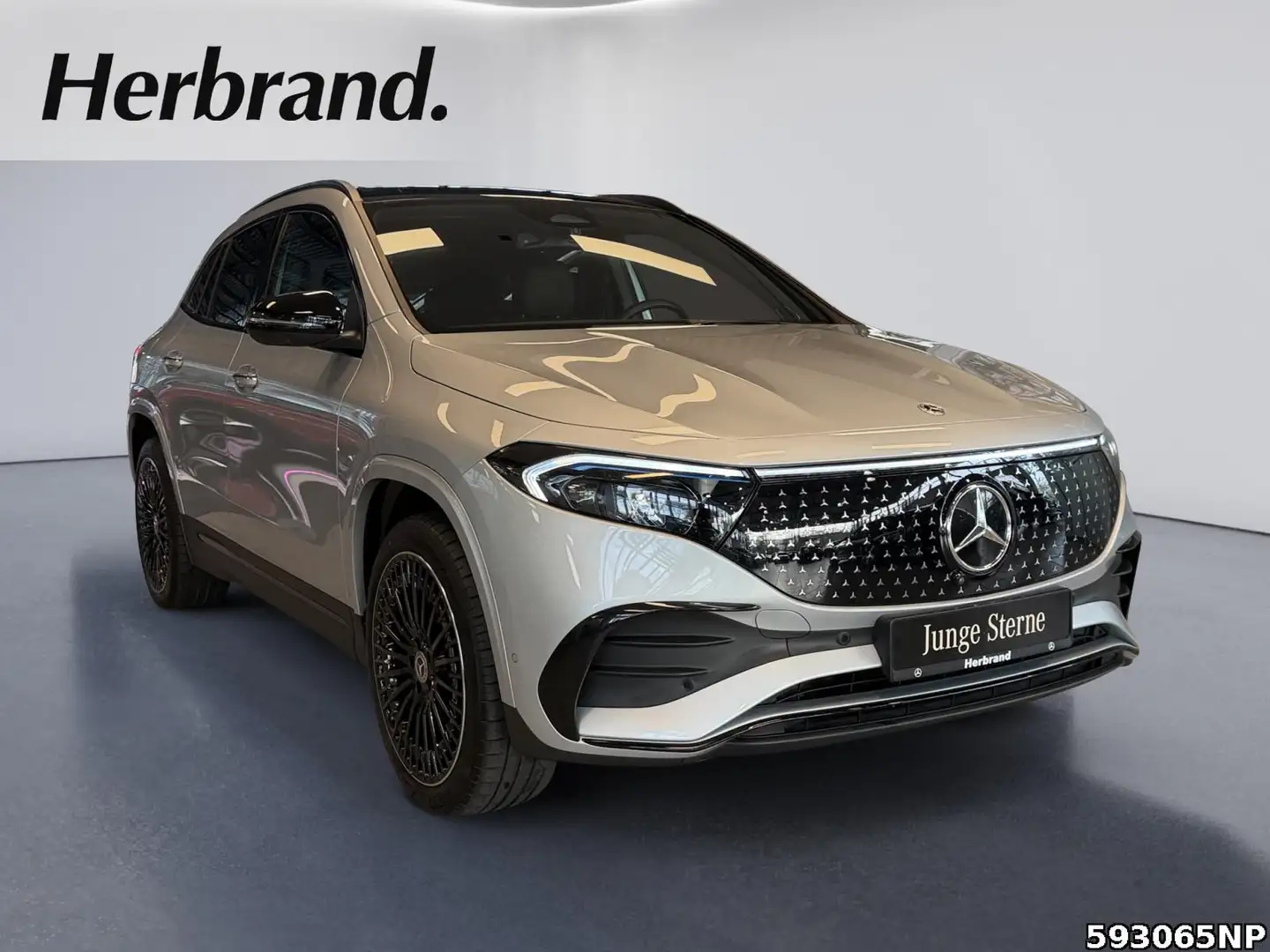Mercedes-Benz EQA 350 4M AMG Pano AHK Burmester 20" Distronic Argent - 2