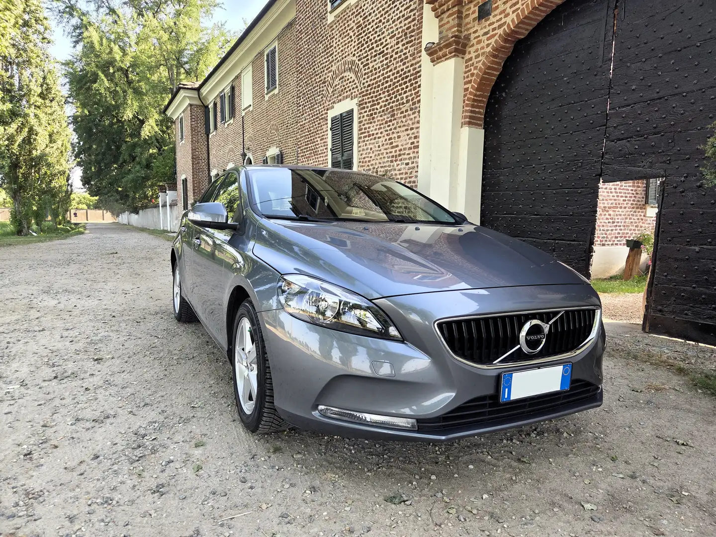 Volvo V40 V40 2.0 d2 Kinetic geartronic 5 posti N1 AUTOCARRO Grijs - 2