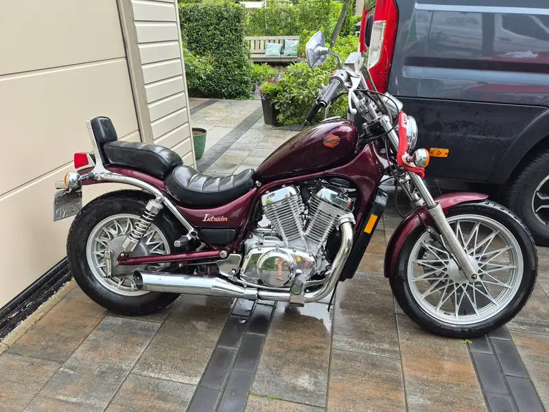 Suzuki Intruder M