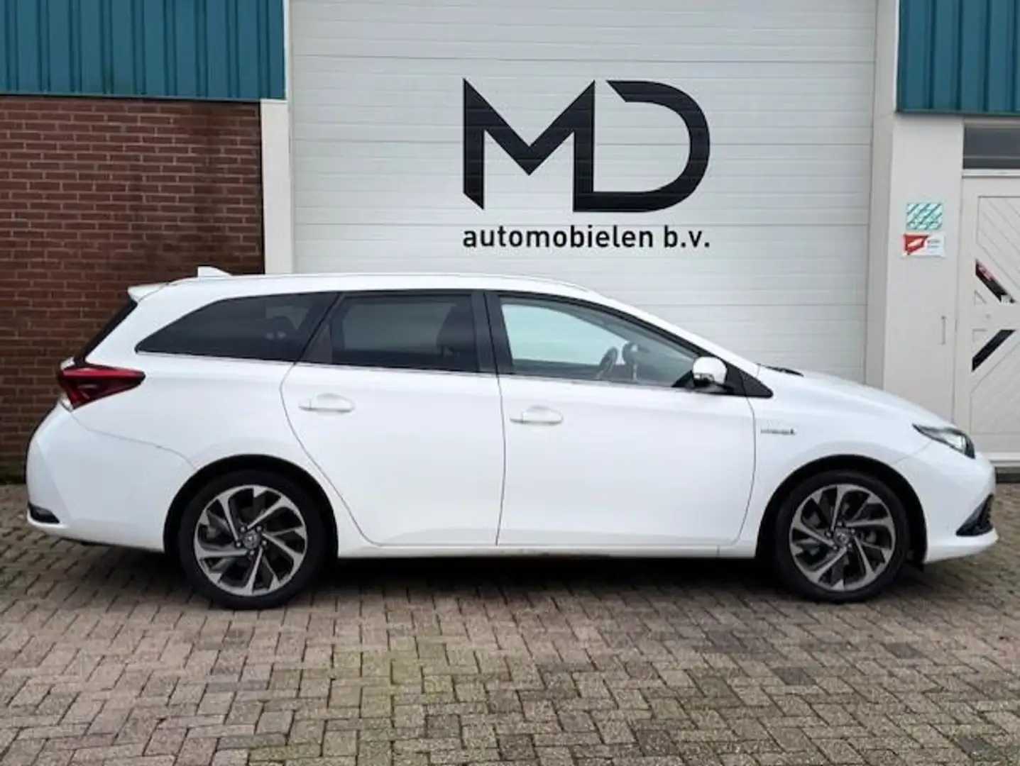 Toyota Auris Touring Sports 1.8 Hybrid Aspiration / Camera Wit - 2