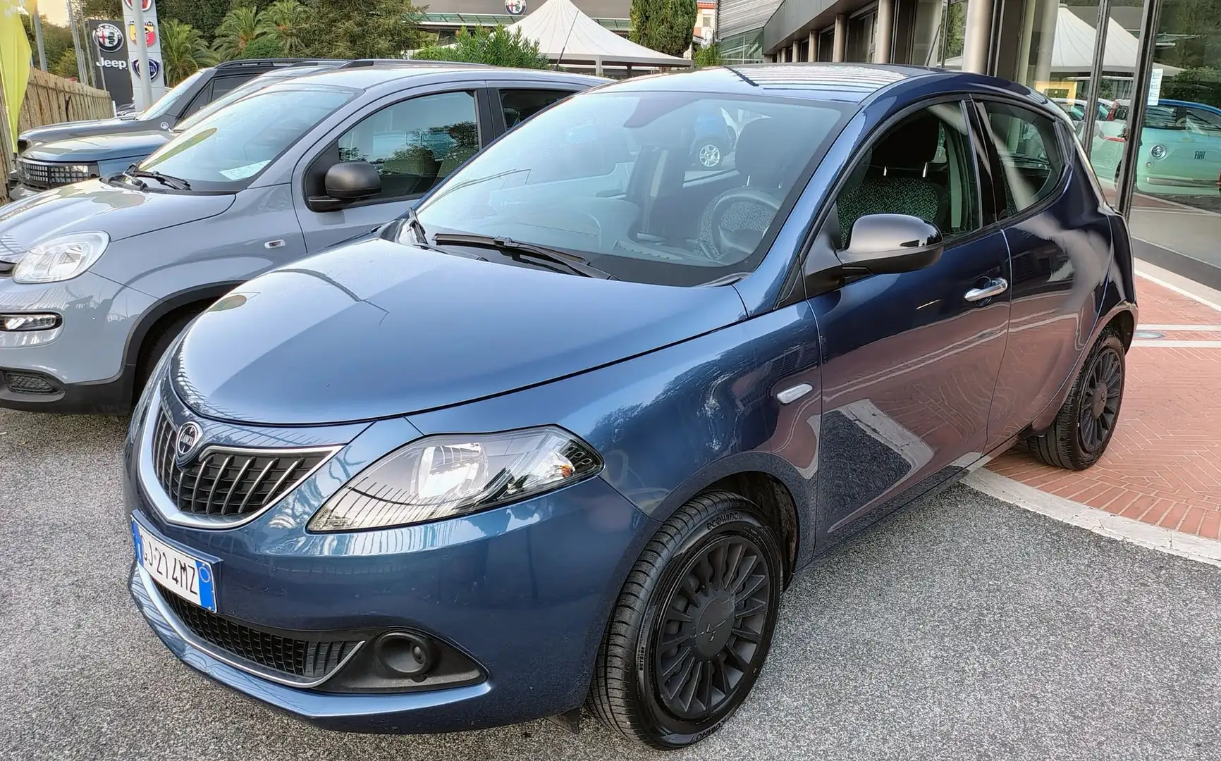 Lancia Ypsilon 1.0 FireFly 5 porte S&S Hybrid Silver Blau - 1