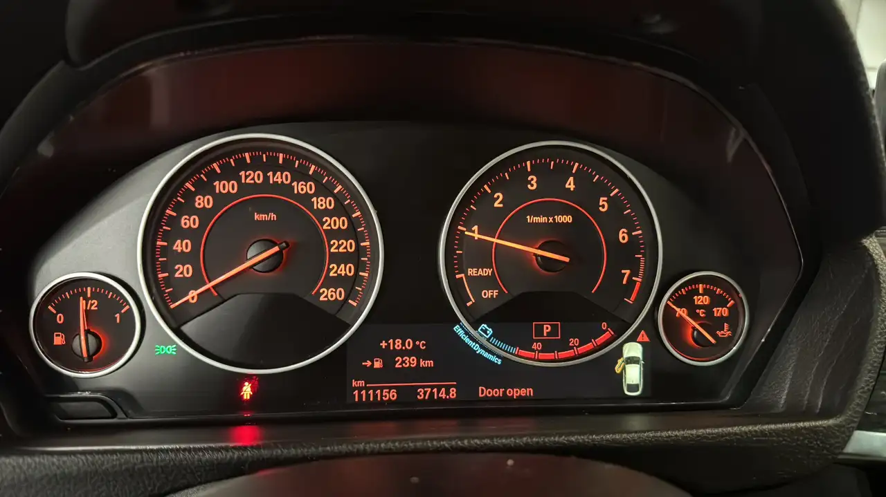 BMW 3 Series снимка BMW 3 Series