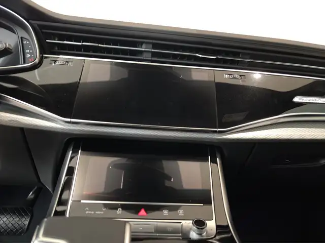 Audi Q7 view 14