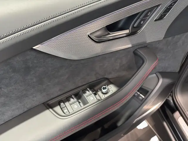 Audi Q7 view 12