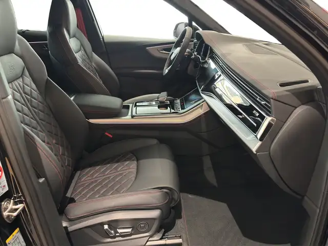 Audi Q7 view 10