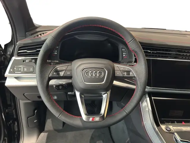 Audi Q7 view 13