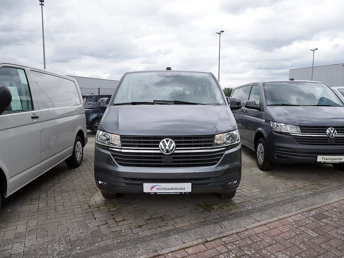 Volkswagen T6.1 Transporter Kombi 2.0 TDI FWD Kombi ACC Grau - 2