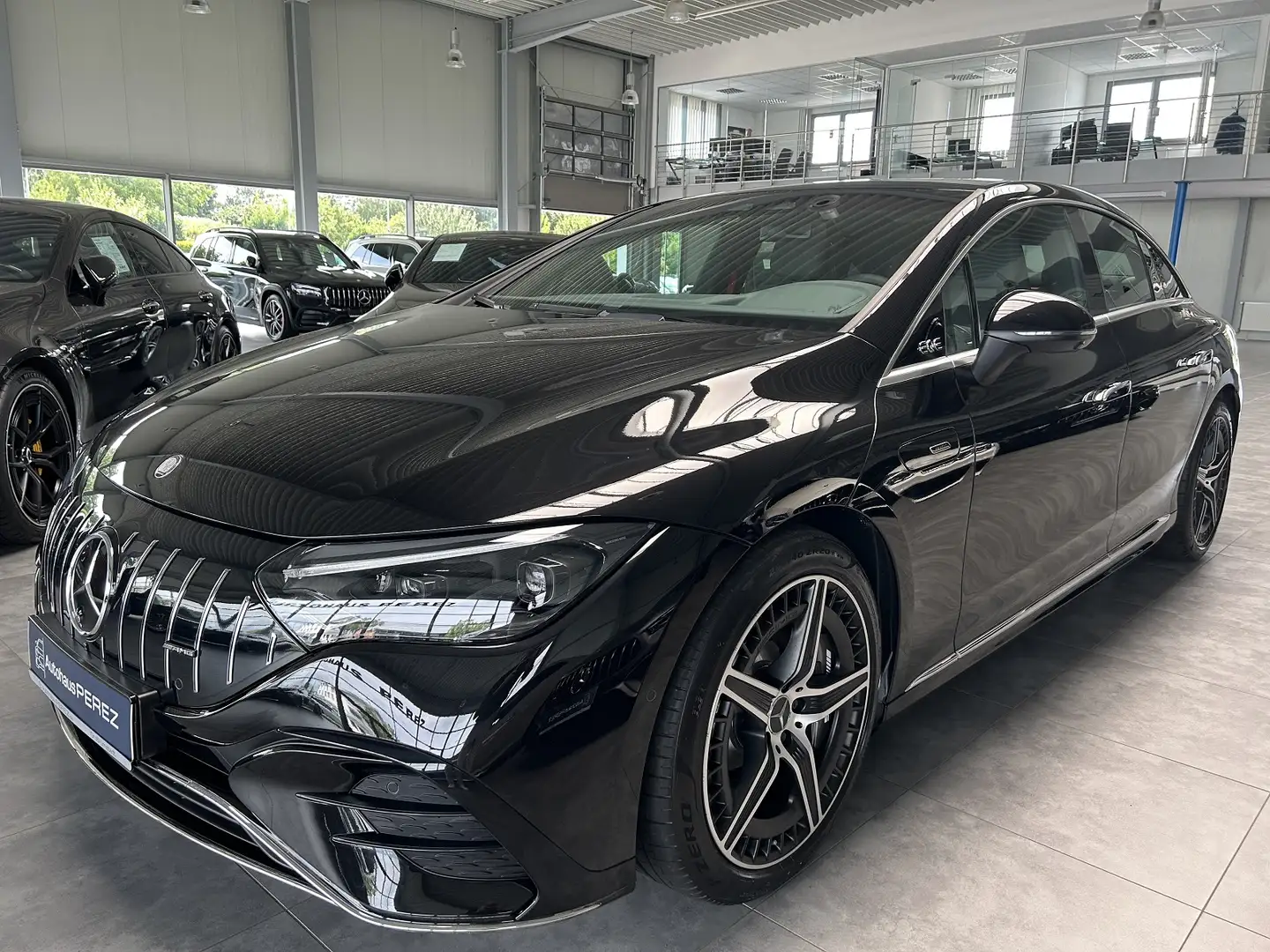 Mercedes-Benz EQE 43 4M Premium+PANO-DISTRONIC-HYPERSCREEN Noir - 2