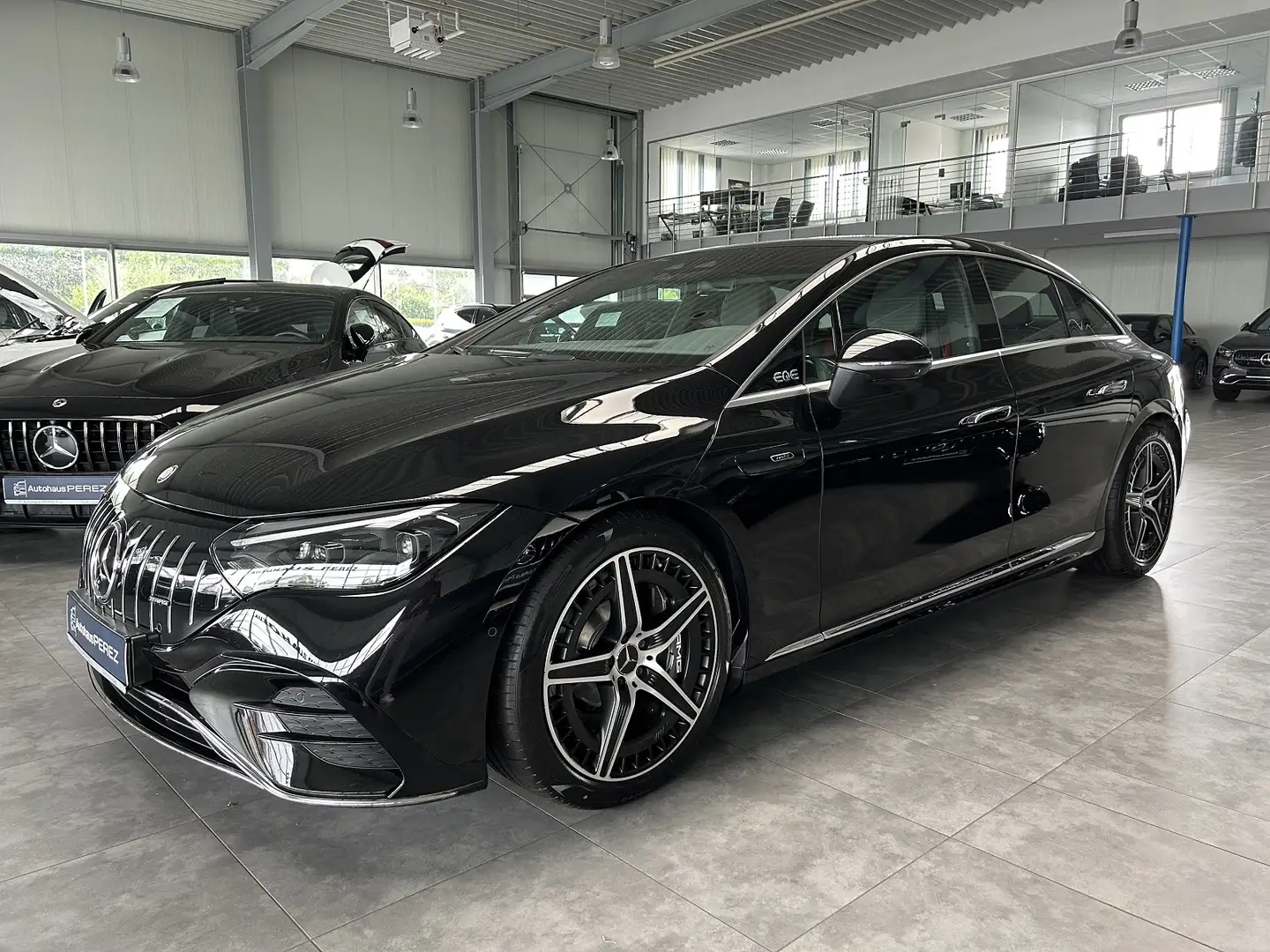 Mercedes-Benz EQE 43 4M Premium+PANO-DISTRONIC-HYPERSCREEN Negro - 2