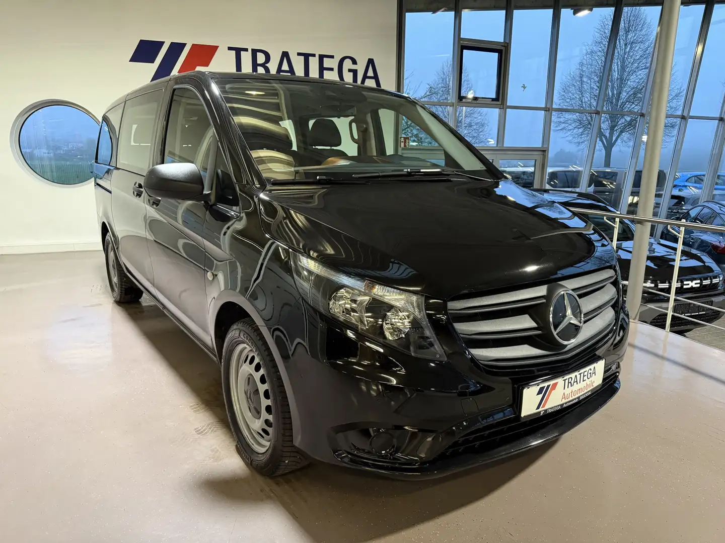 Mercedes-Benz Vito Tourer Pro 116 CDI lang 9-Sitzer Kamera TW Schwarz - 1