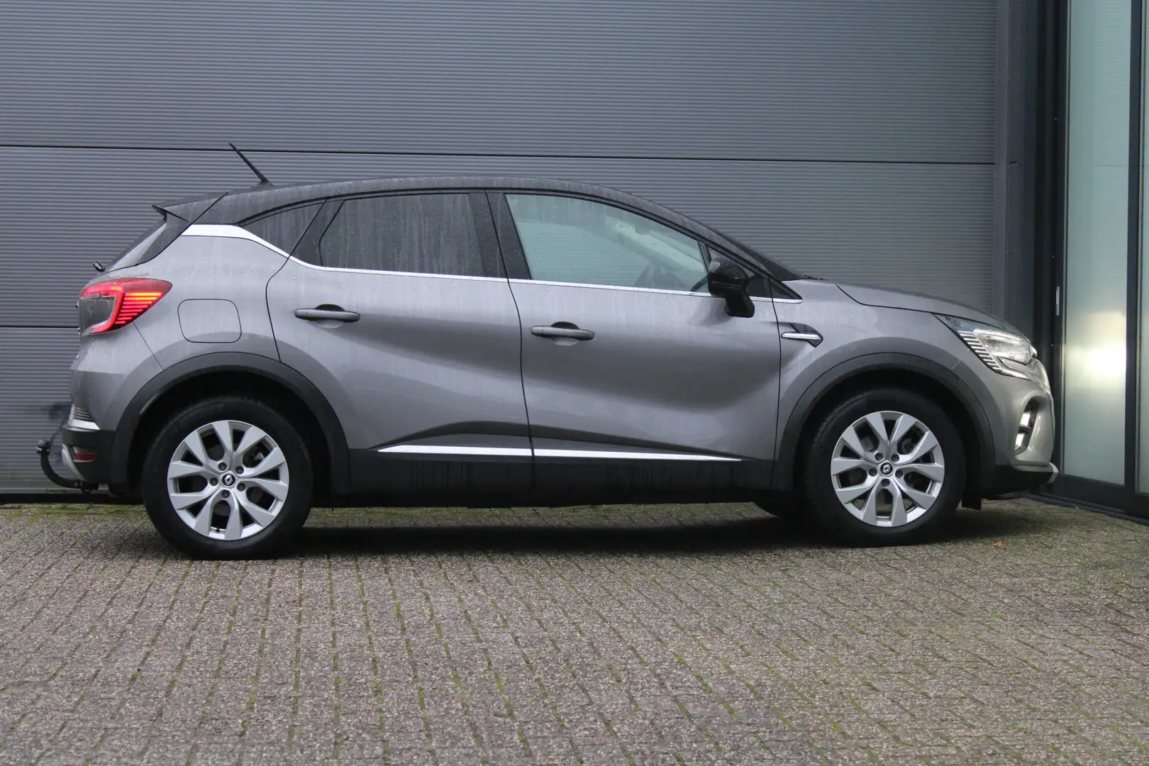 Renault Captur 1.6 E-Tech Plug-in Hybrid 160 Intens | Trekhaak | Grijs - 2