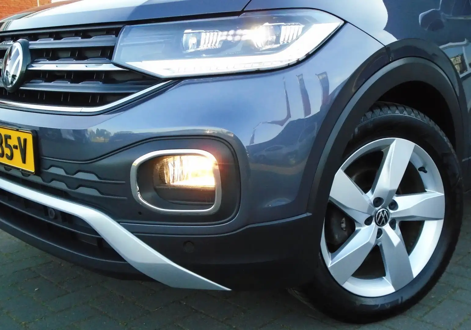 Volkswagen T-Cross 1.0 TSI Style,Automaat,Cruise,Clima Gris - 2