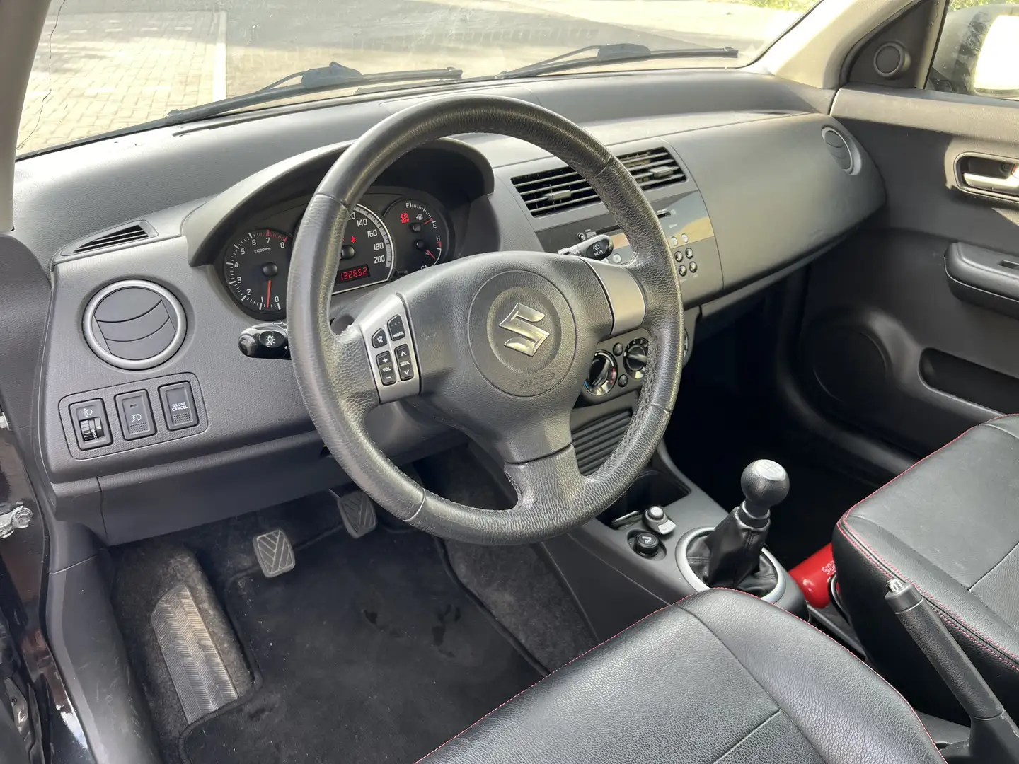 Suzuki Swift - 2