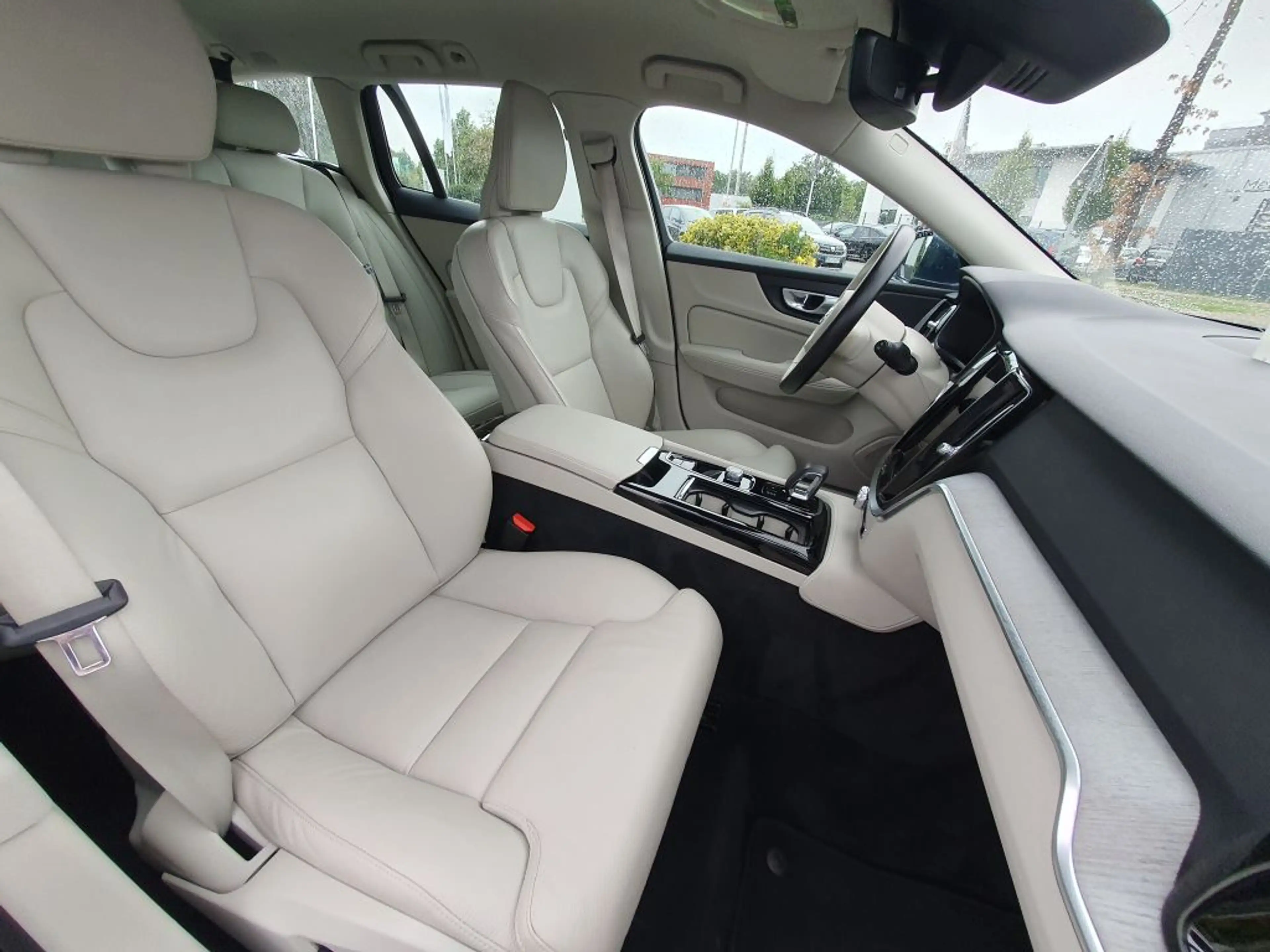 Volvo V60 T6 AWD Recharge Plus Bright — photo 11