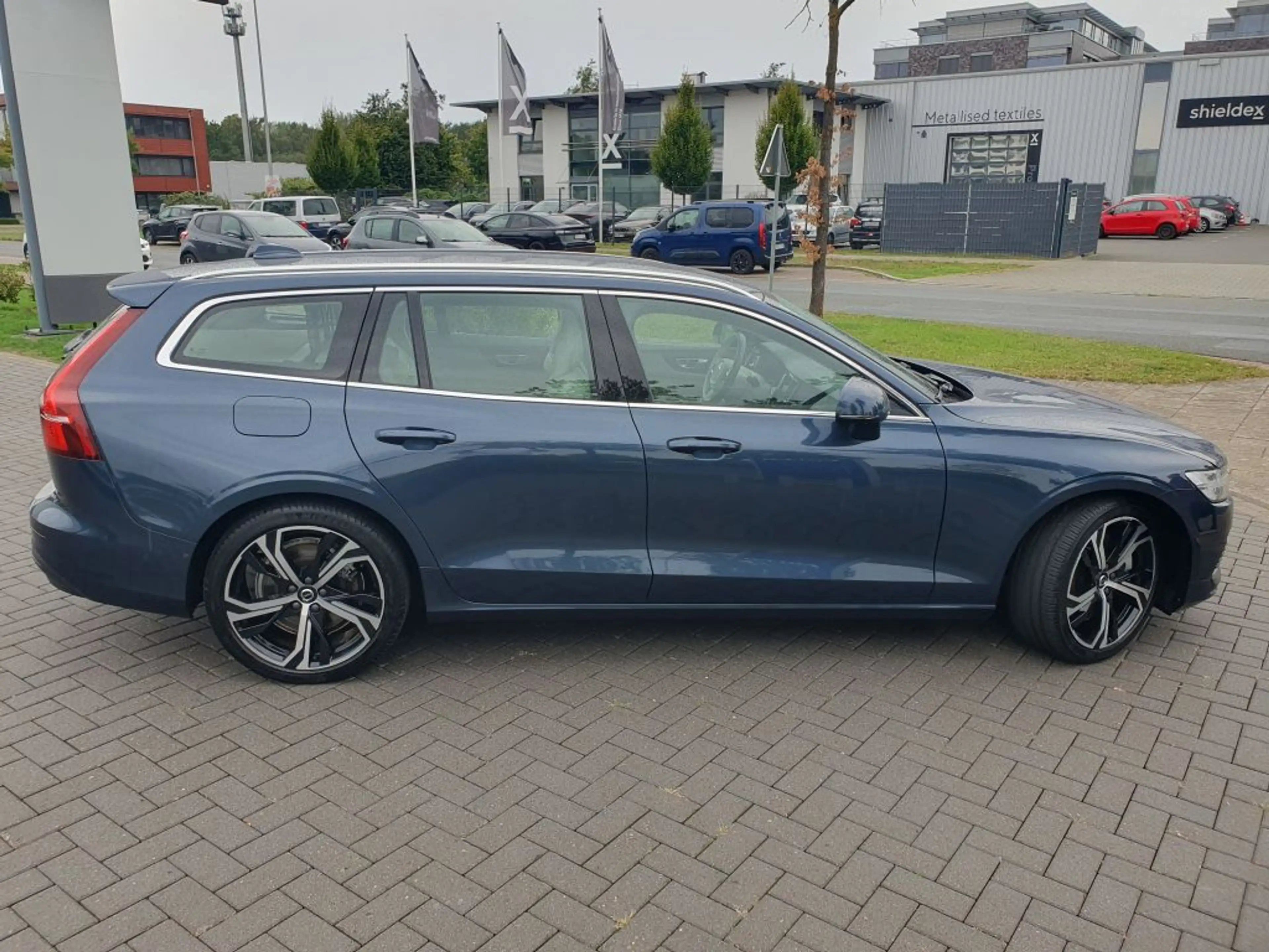 Volvo V60 T6 AWD Recharge Plus Bright — photo 10