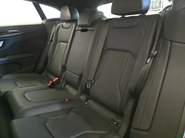 Lamborghini Urus view 8