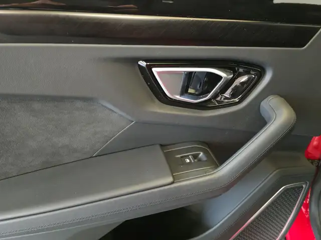 Lamborghini Urus view 29