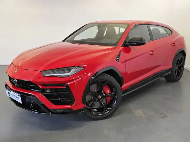 Lamborghini Urus view 10