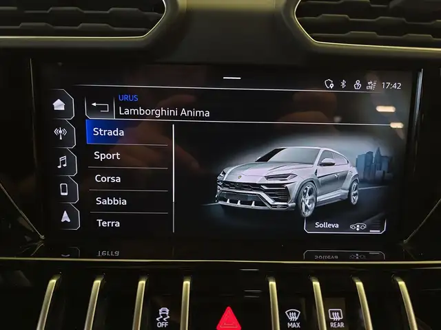 Lamborghini Urus view 15