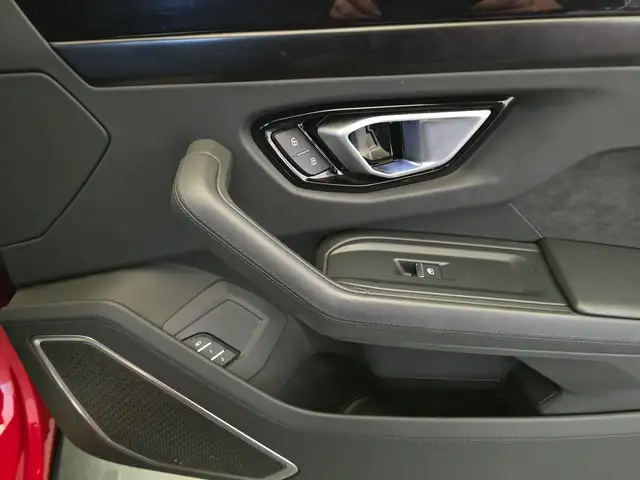 Lamborghini Urus view 26