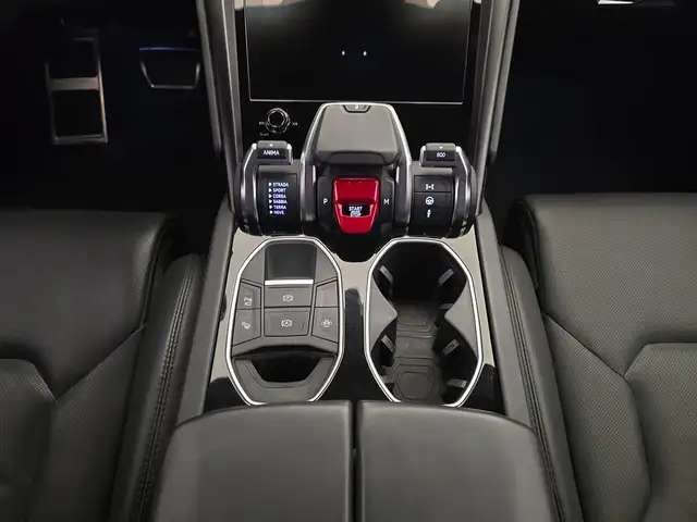 Lamborghini Urus view 30