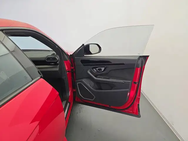 Lamborghini Urus view 25