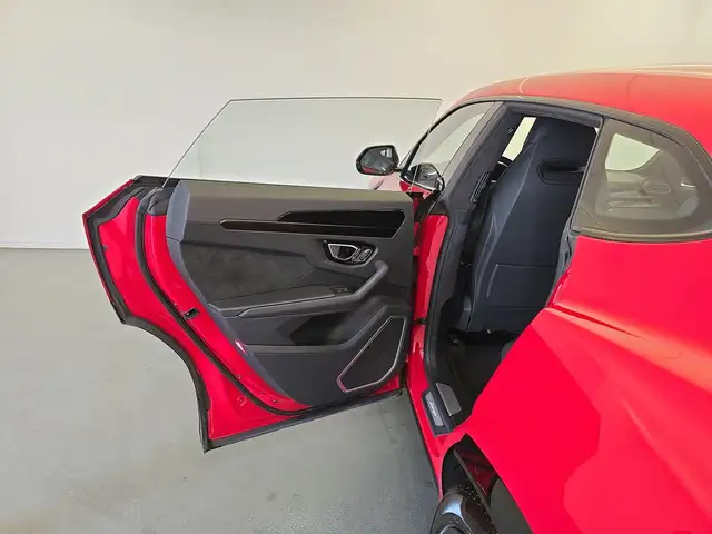 Lamborghini Urus view 28