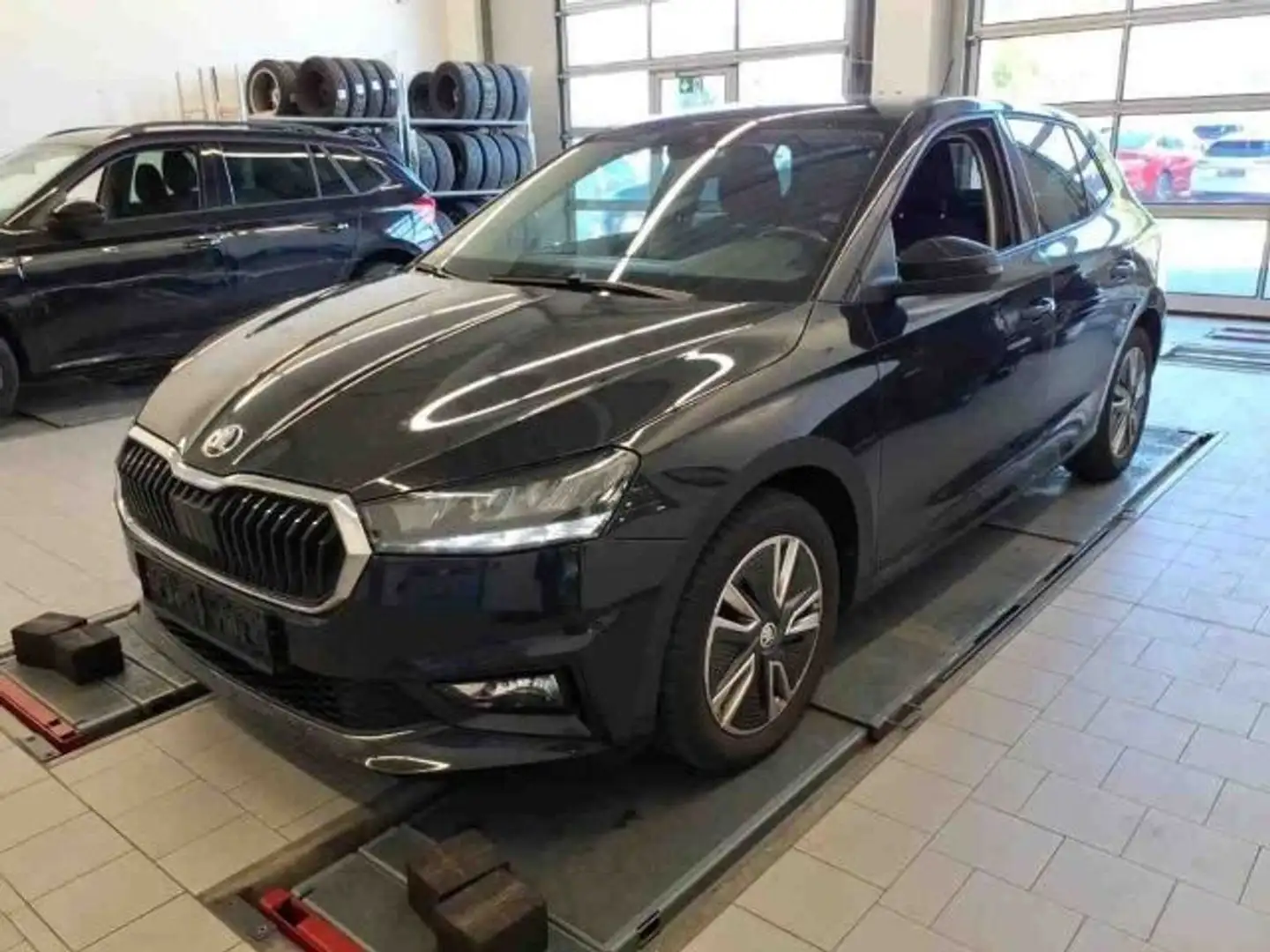 Skoda Fabia 1.0 TSI AMBITION LED+NAVI+APP+GRA+SHZ+PDC Schwarz - 2