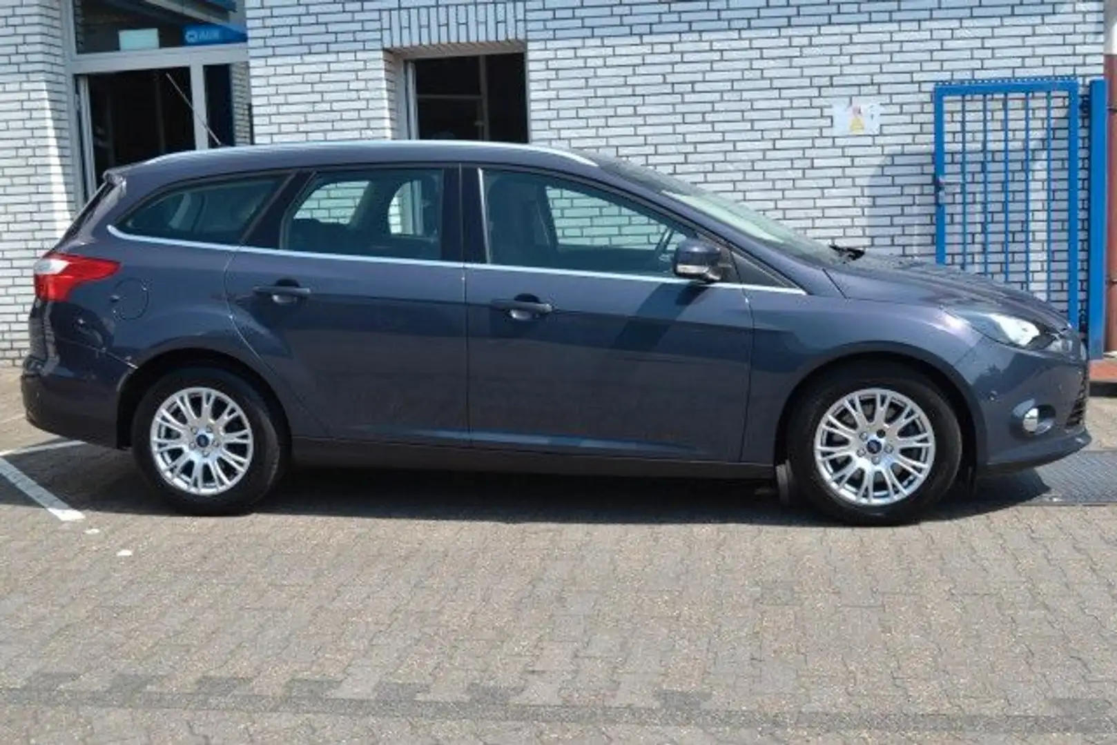 Ford Focus Turn 2,0 Titanium Automatik Tempomat Grau - 2