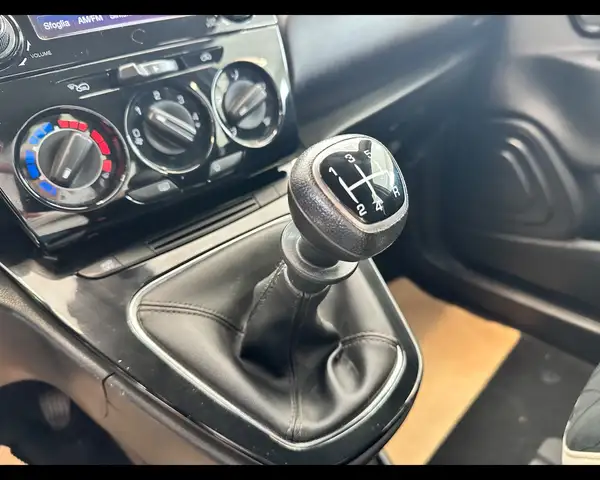 Lancia Ypsilon view 14