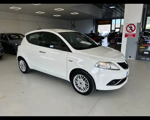 Lancia Ypsilon view 2
