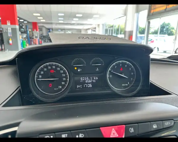 Lancia Ypsilon view 11
