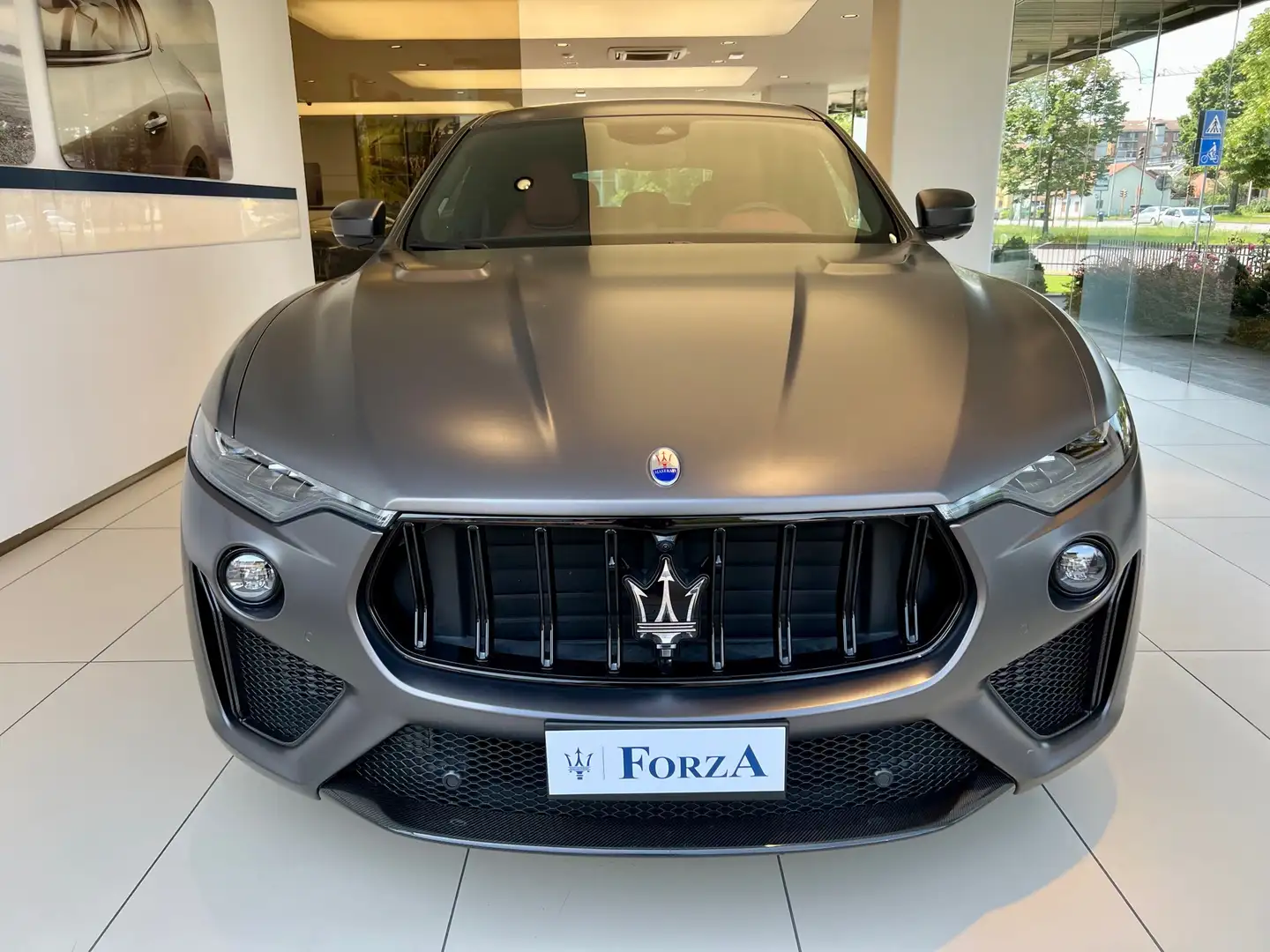 Maserati Levante 3.8 V8 Trofeo 580cv , Grigio Maratea Matte Grigio - 2