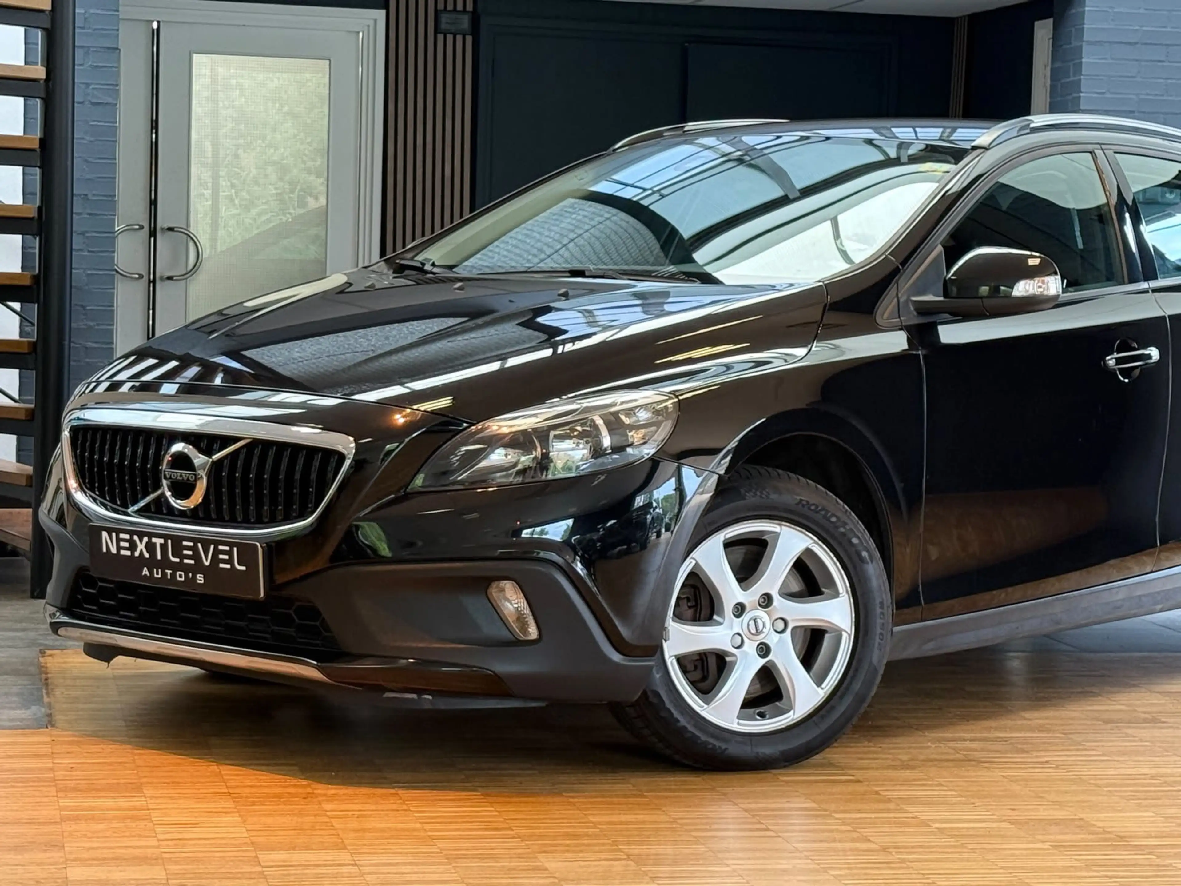 Volvo V40 Cross Country 2.0 D2 Nordic — photo 2