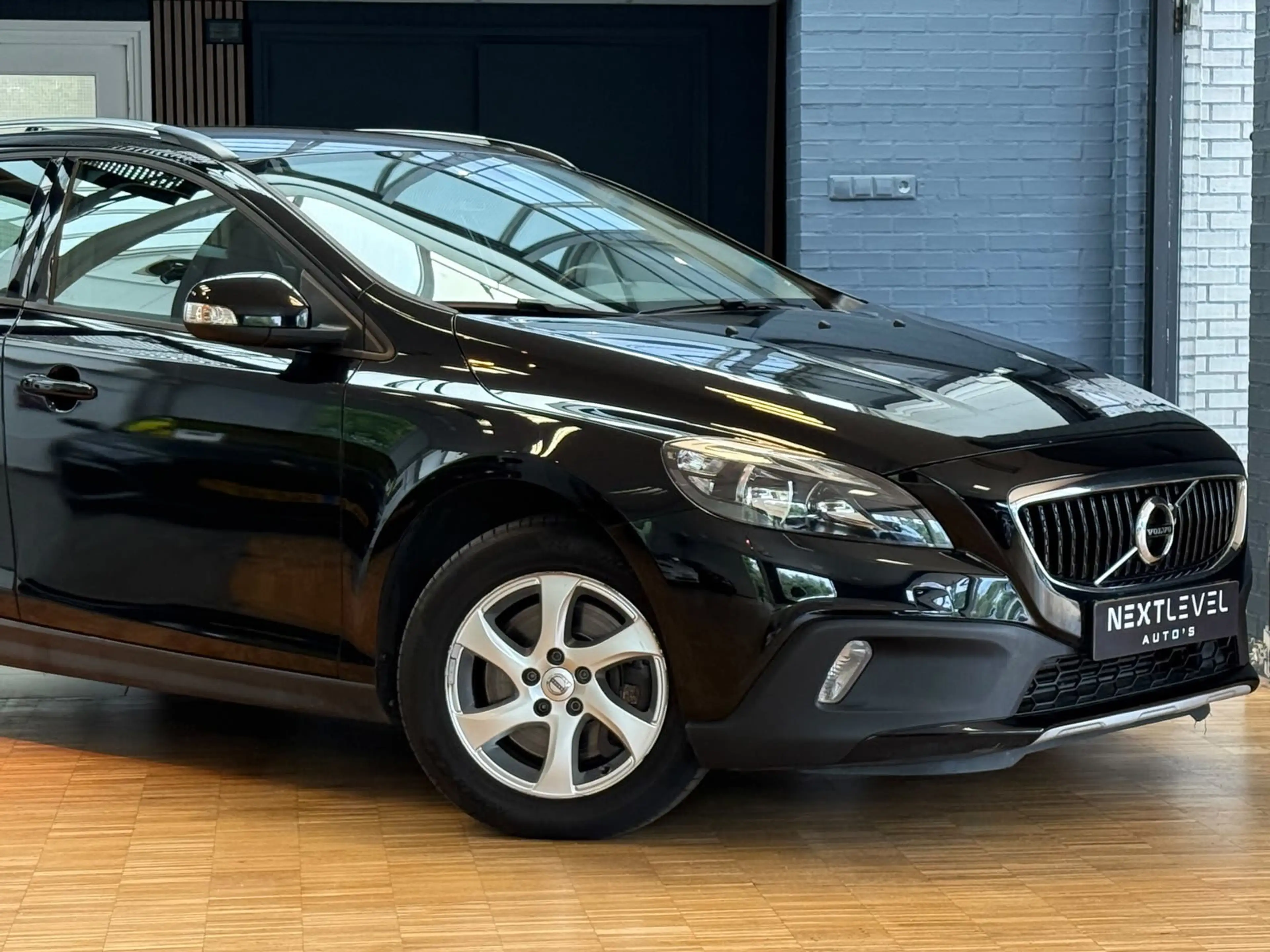 Volvo V40 Cross Country 2.0 D2 Nordic — photo 11