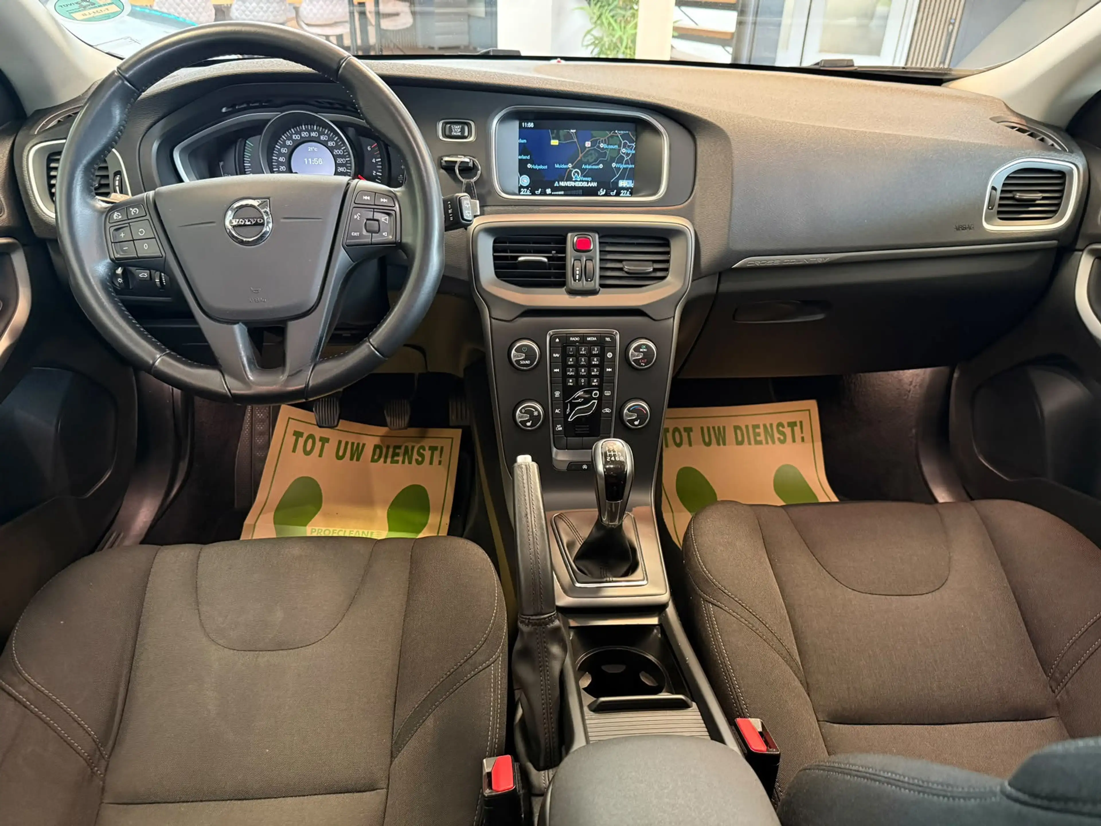 Volvo V40 Cross Country 2.0 D2 Nordic — photo 14