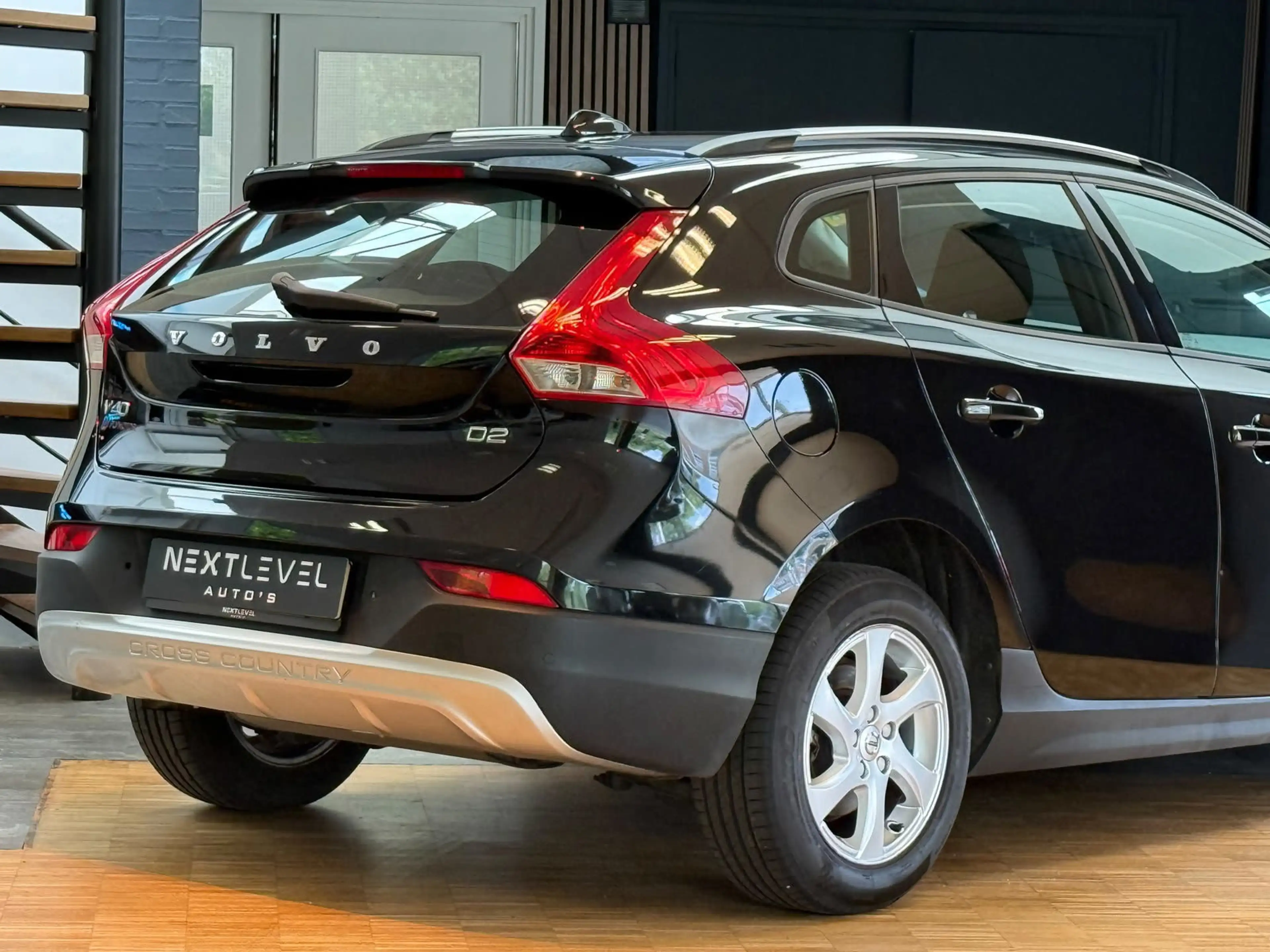 Volvo V40 Cross Country 2.0 D2 Nordic — photo 8