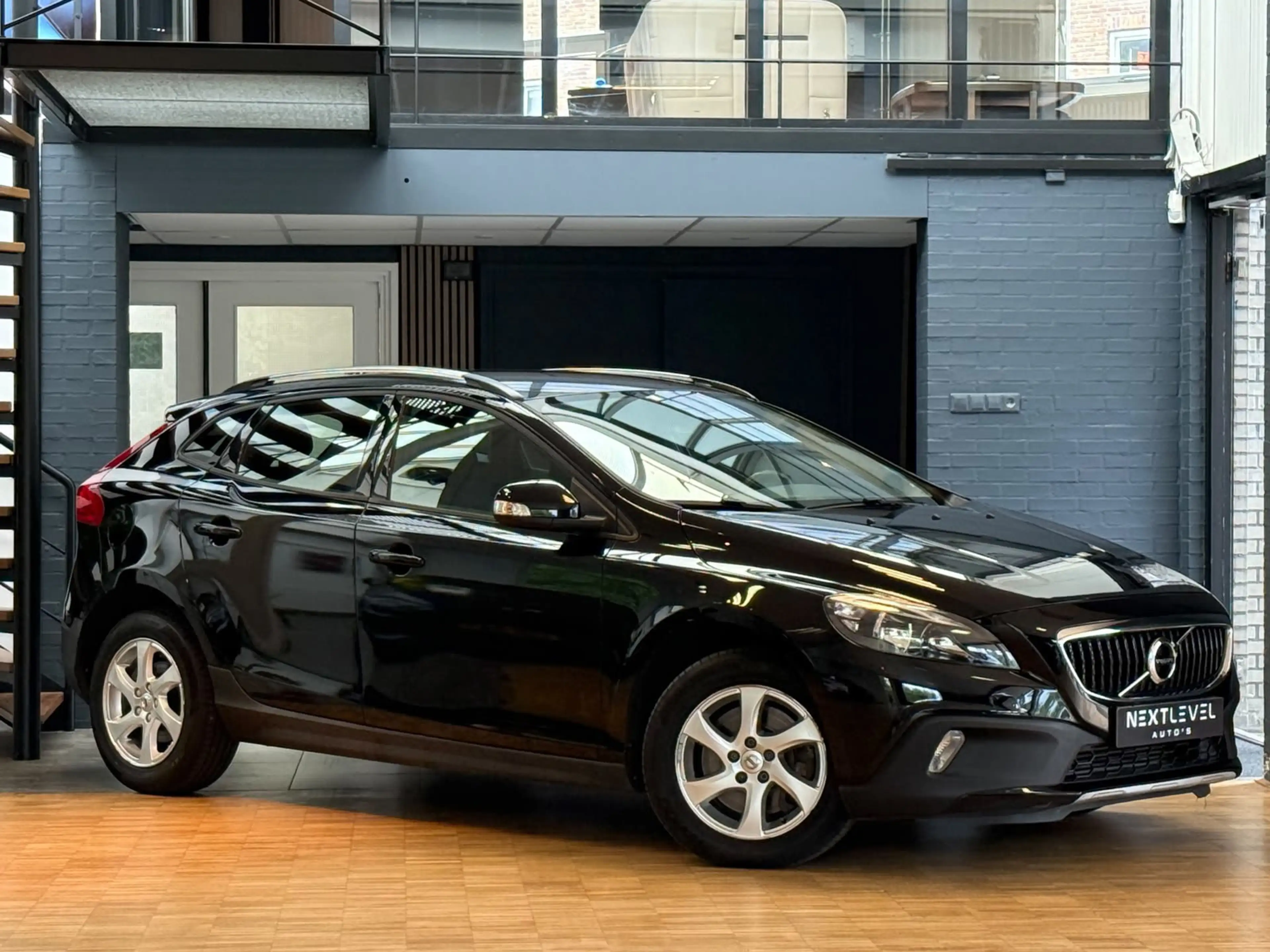 Volvo V40 Cross Country 2.0 D2 Nordic — photo 10