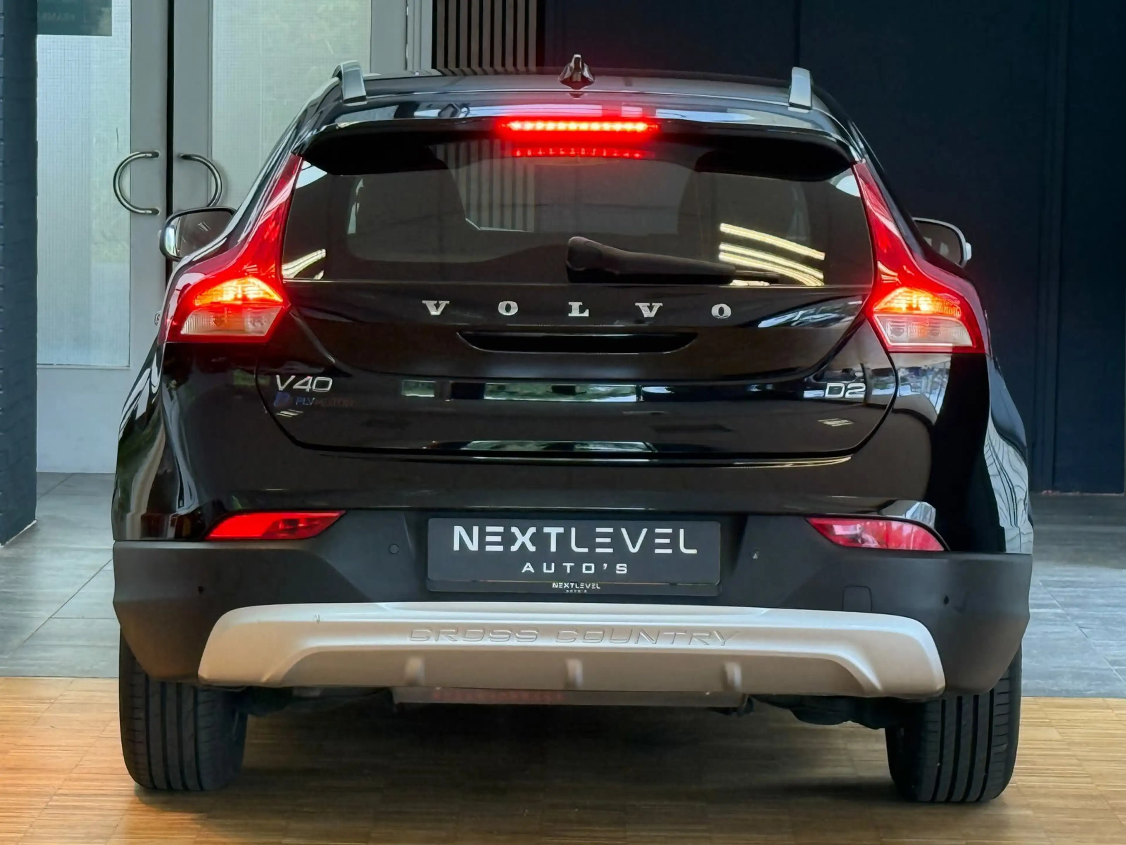 Volvo V40 Cross Country 2.0 D2 Nordic — photo 6