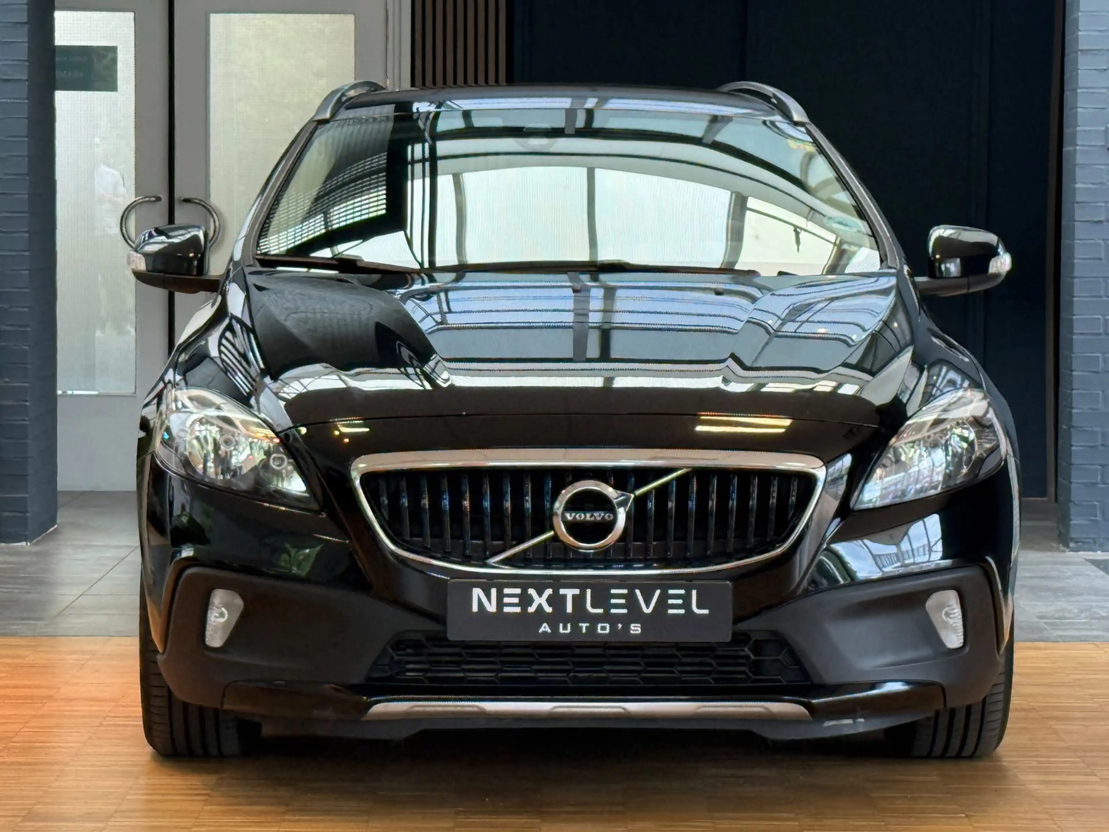 Volvo V40 Cross Country 2.0 D2 Nordic — photo 13