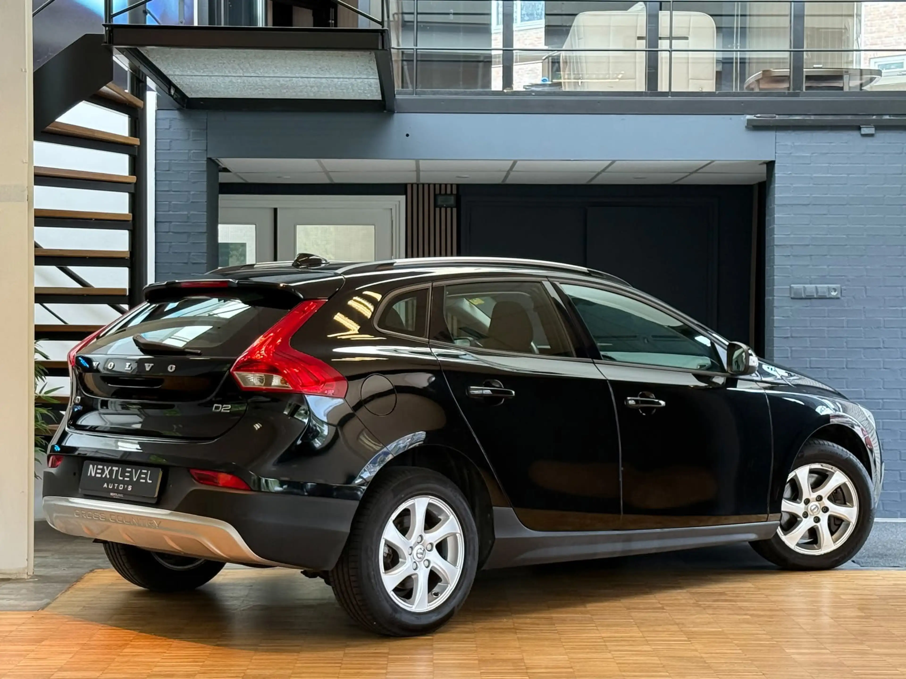 Volvo V40 Cross Country 2.0 D2 Nordic — photo 7