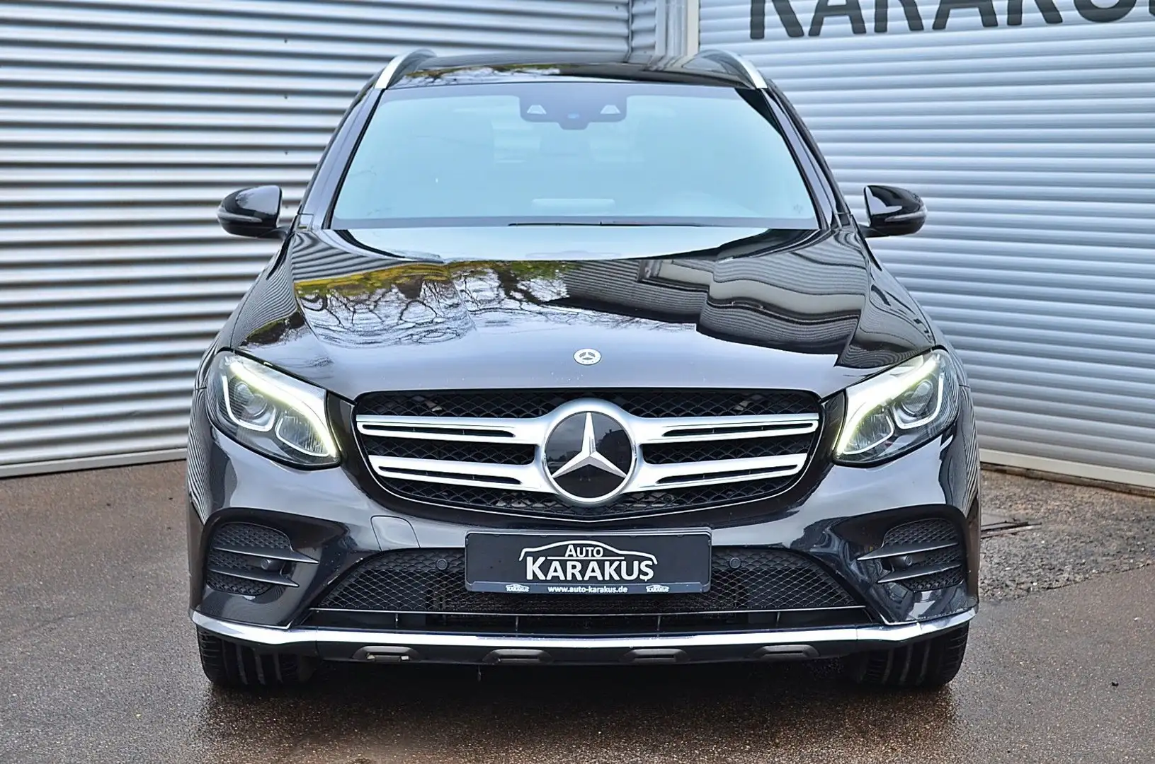 Mercedes-Benz GLC 350 d 4Matic AMG line Schwarz - 2