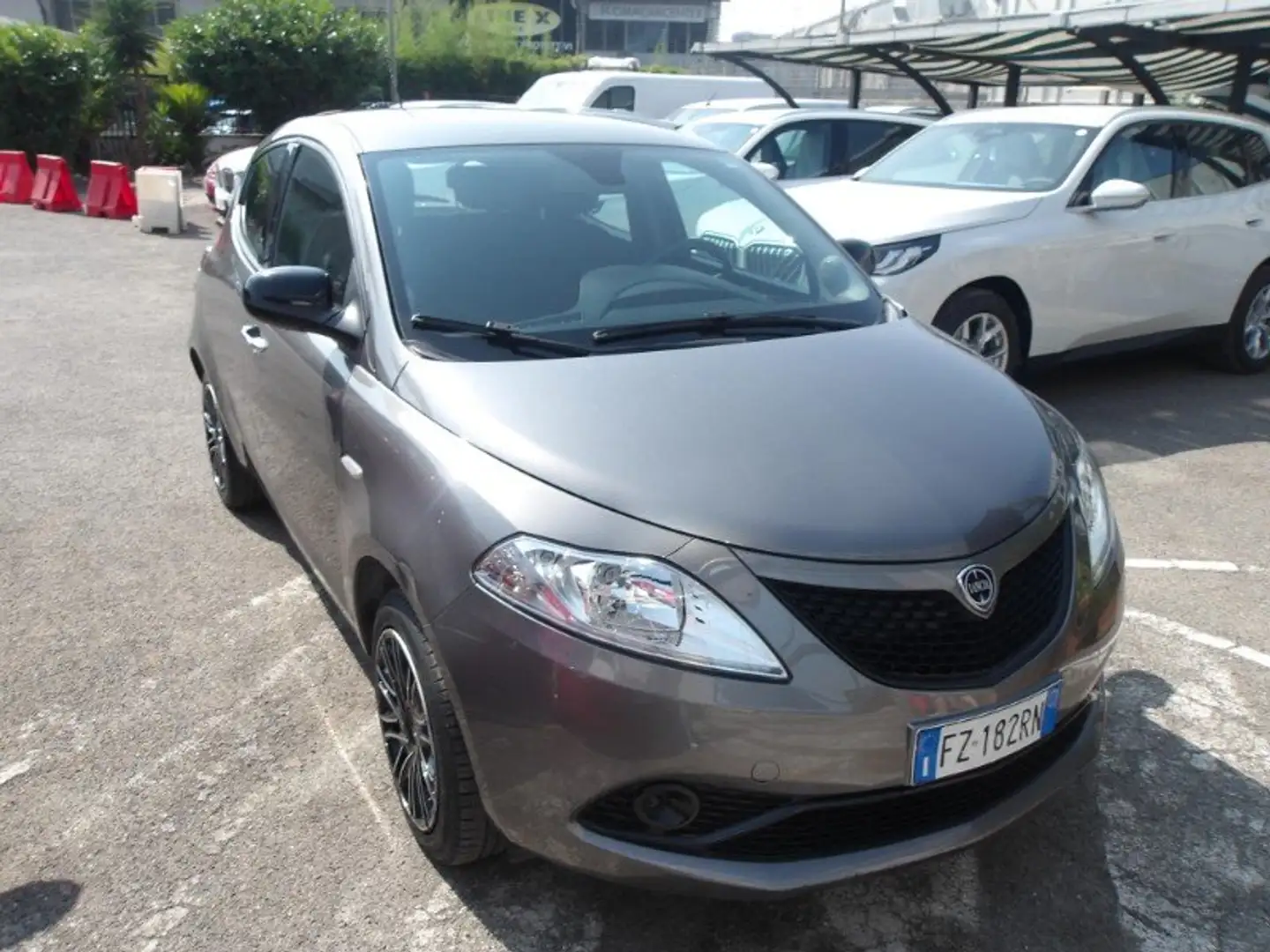 Lancia Ypsilon Ypsilon III 2015 1.2 Gold s Gris - 1