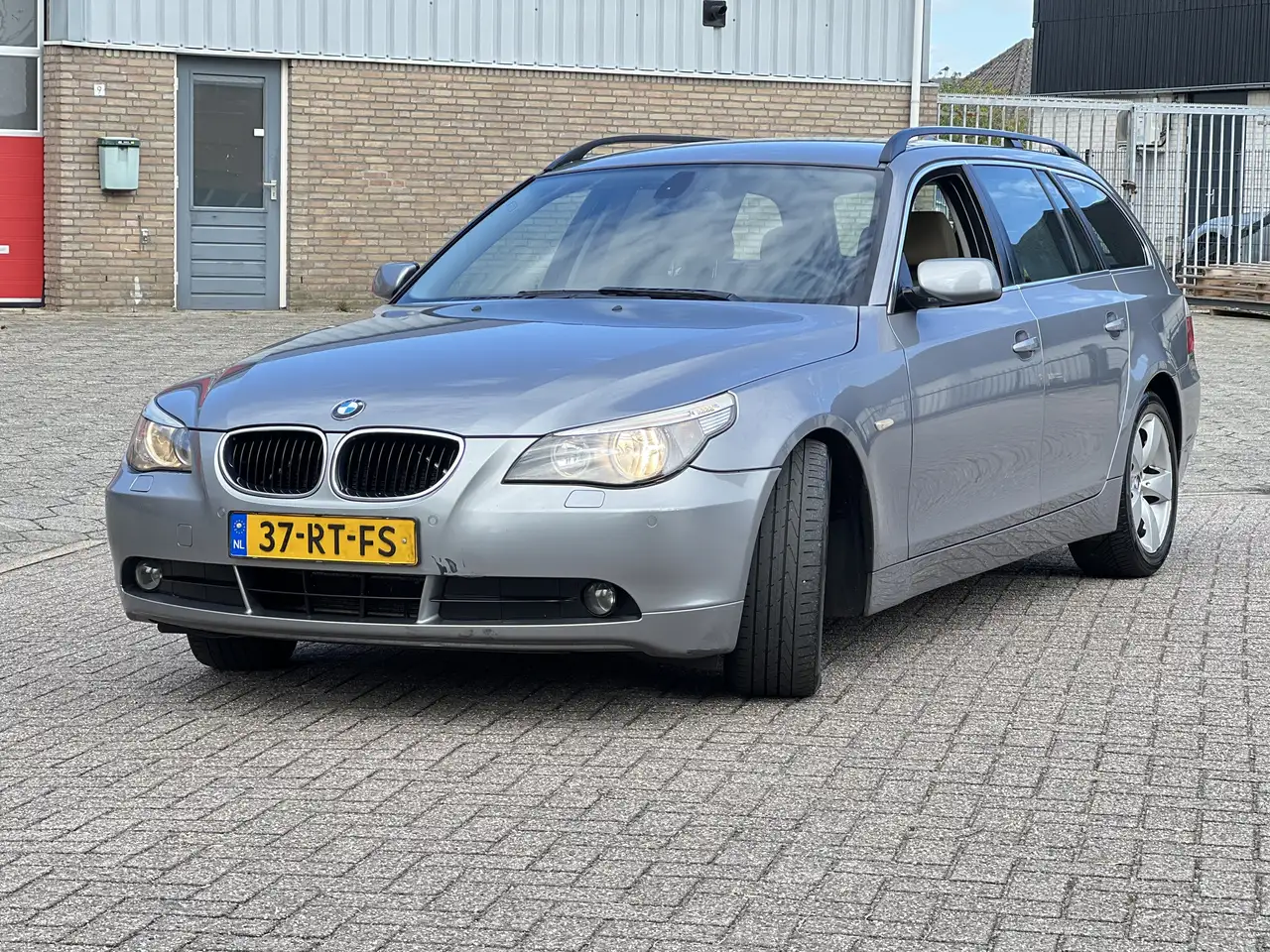 BMW 523