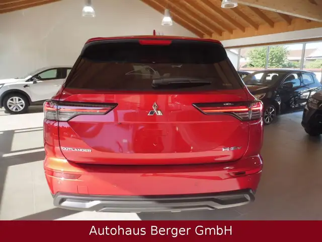 Mitsubishi Outlander view 6